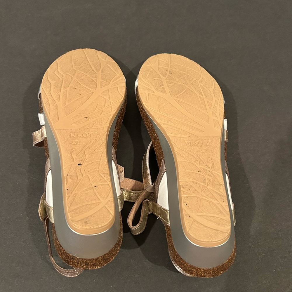 Naot Women's Hero Sandals Metallic and White Like New Size 42 - Picture 3 of 5